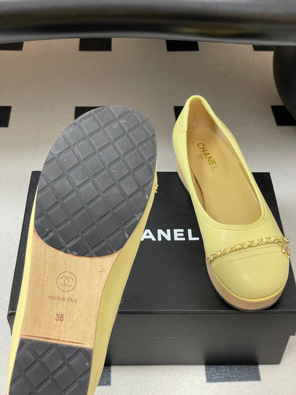 CC 25A Chain CC Thick-Soled Shoe 40mm Pastel Yellow Sheepskin 393952