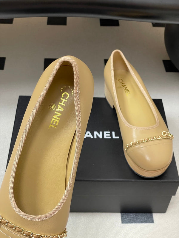 CC 25A Chain CC Thick-Soled Shoe 40mm Beige Sheepskin 393954