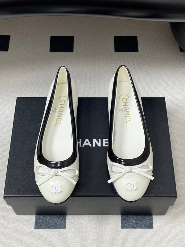 CC 25A Small Bow Ballet Flats White Mix Black Sheepskin 393966