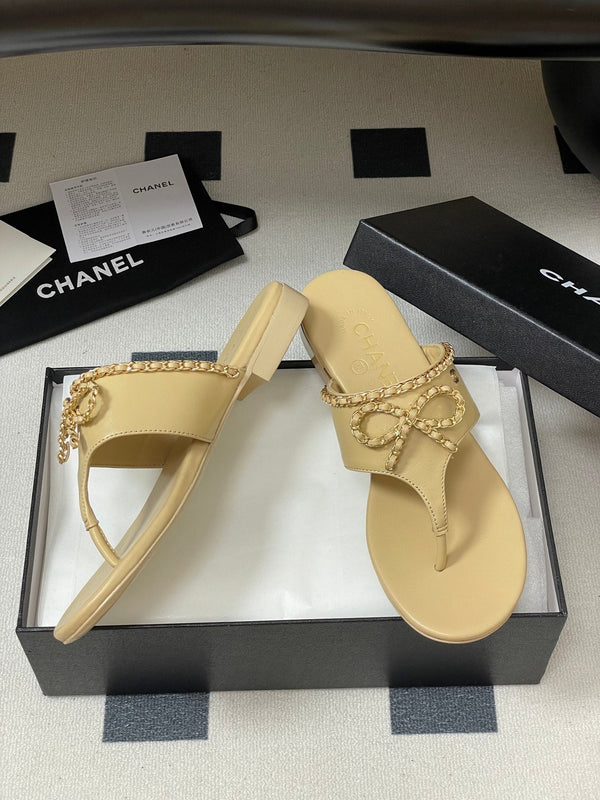 CC 25B Chain Bow Flip-flops Beige Sheepskin 393985