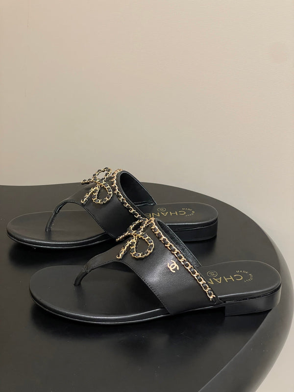 CC 25B Chain Bow Flip-flops Black Sheepskin 393987