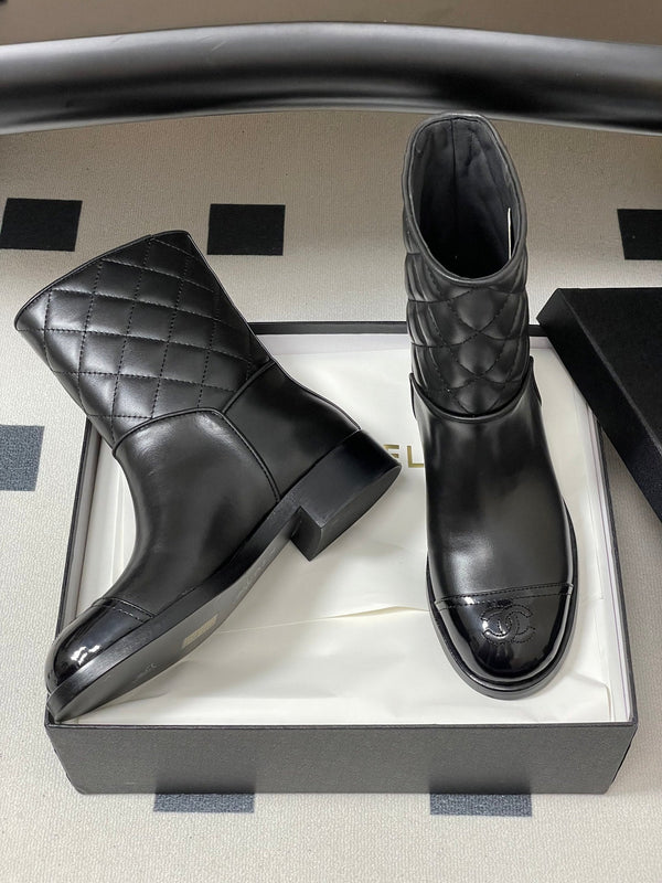 CC 25FW Double C Buckle Short Boot 25mm Black Sheepskin 423144