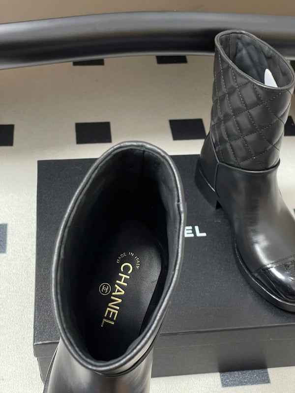 CC 25FW Double C Buckle Short Boot 25mm Black Sheepskin 423144