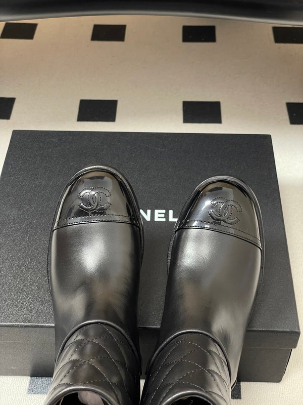 CC 25FW Double C Buckle Short Boot 25mm Black Sheepskin 423144