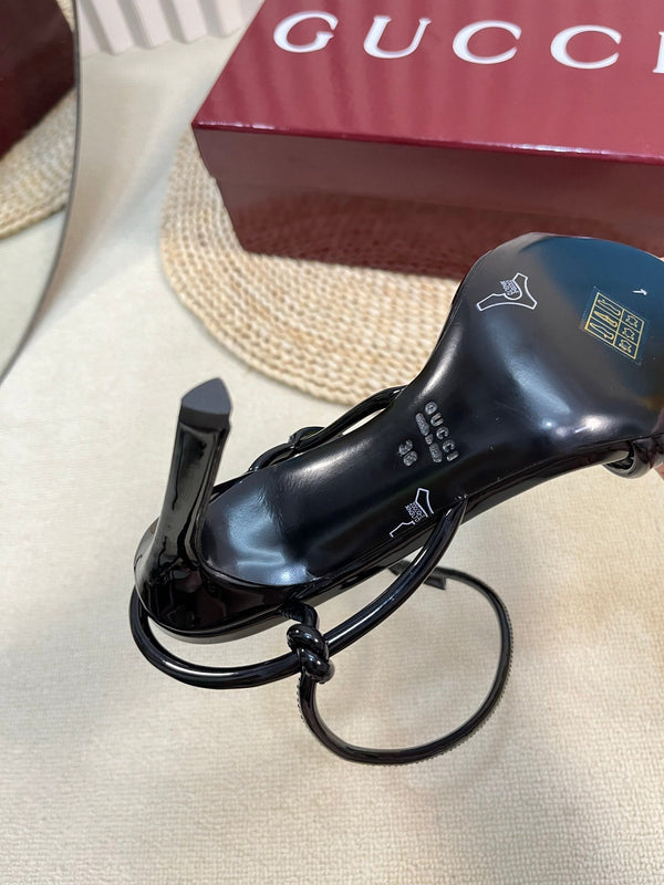 SANDALO ALTO 10 CM IN VITELLO NERO LUCIDO