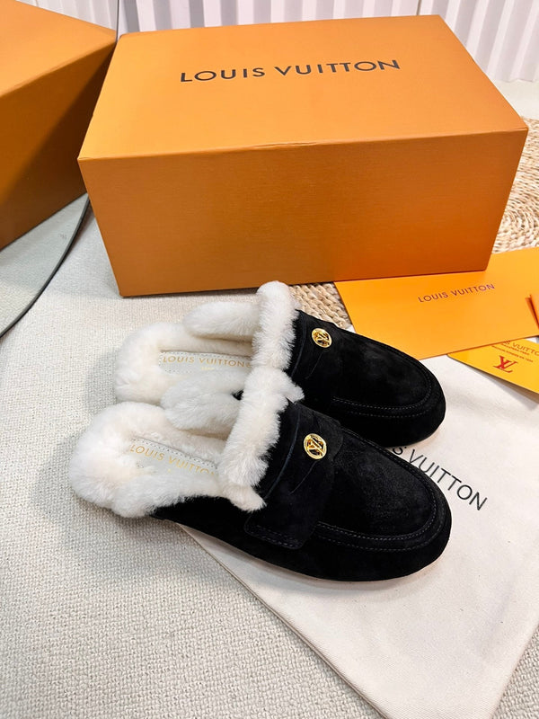 ZOCCOLI LV COZY FLAT COMFORT IN CAMOSCIO NERO E FODERA IN SHEARLING