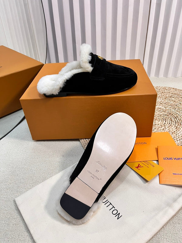 ZOCCOLI LV COZY FLAT COMFORT IN CAMOSCIO NERO E FODERA IN SHEARLING