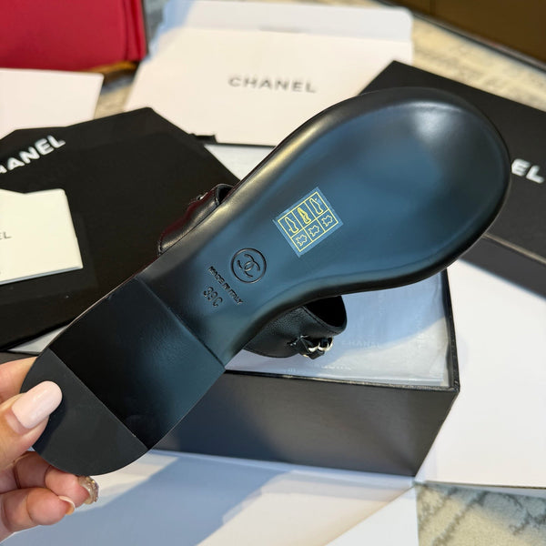 CC 25SS Sandalo infradito 2cm Catena in pelle Pelle di agnello nera 319700