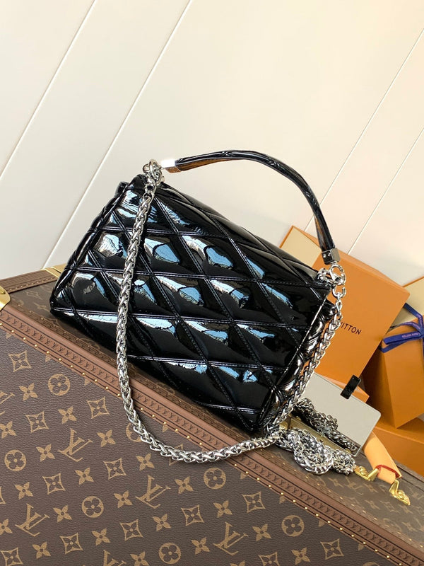 LV GO-14 MM 23cm Black Patent Leather Metal HW