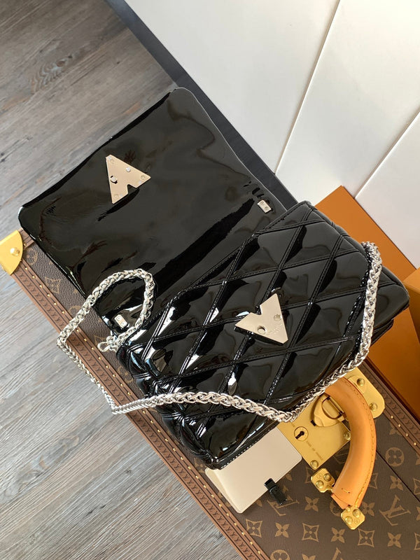 LV GO-14 MM 23cm Black Patent Leather Metal HW