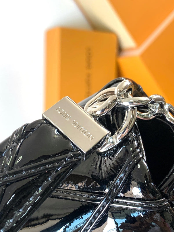 LV GO-14 MM 23cm Black Patent Leather Metal HW