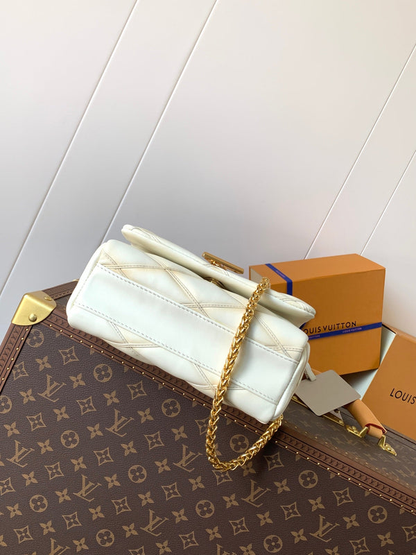 LV GO-14 MM 23cm Vanila Lambskin GHW