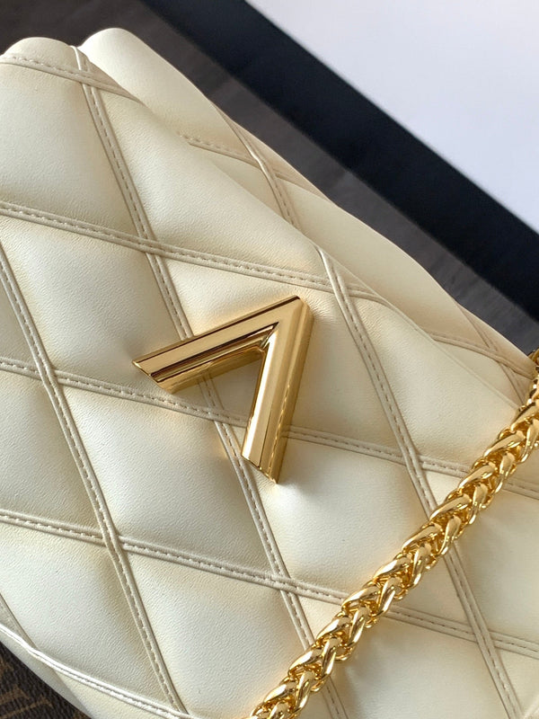 LV GO-14 MM 23cm Vanila Lambskin GHW