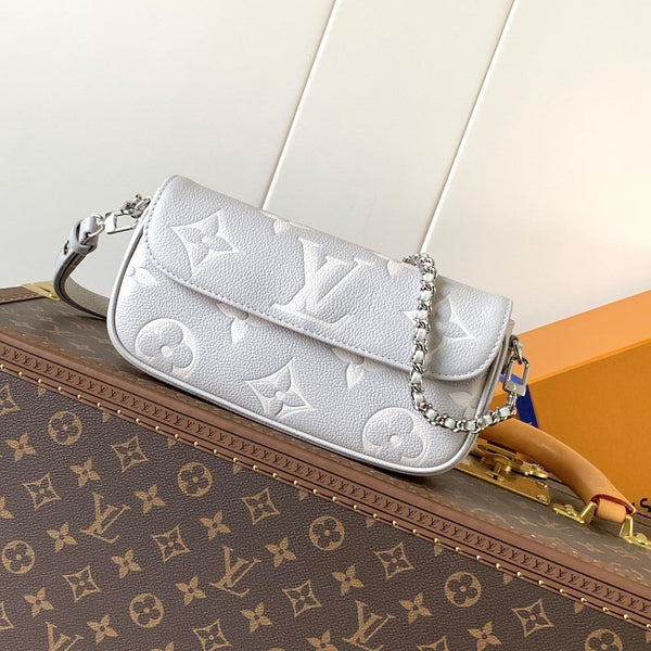 LV WOC 23.5cm Brume Gray Embossed Cowhide Metal HW