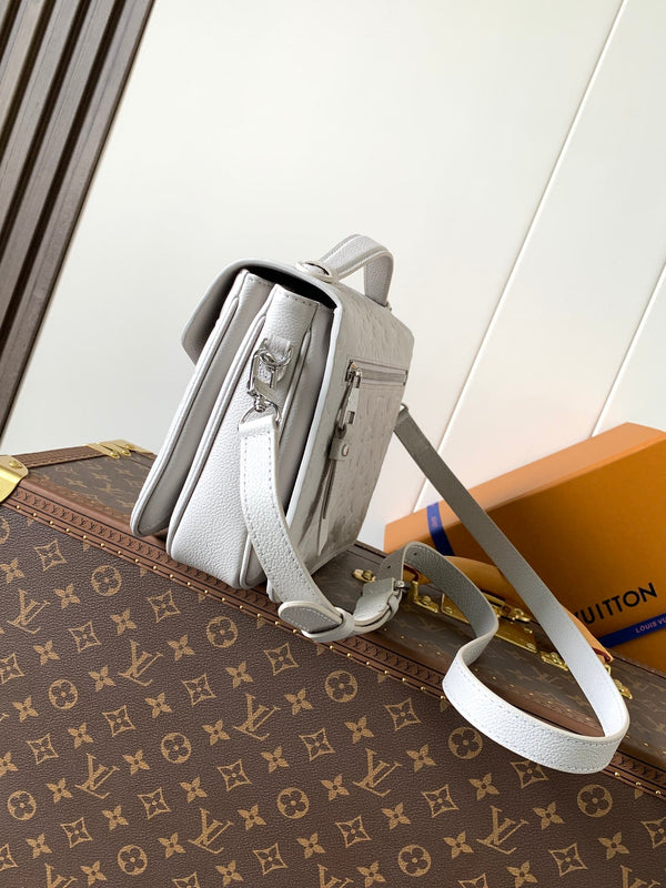 LV Pochette Métis 25cm Brume Gray Cowhide