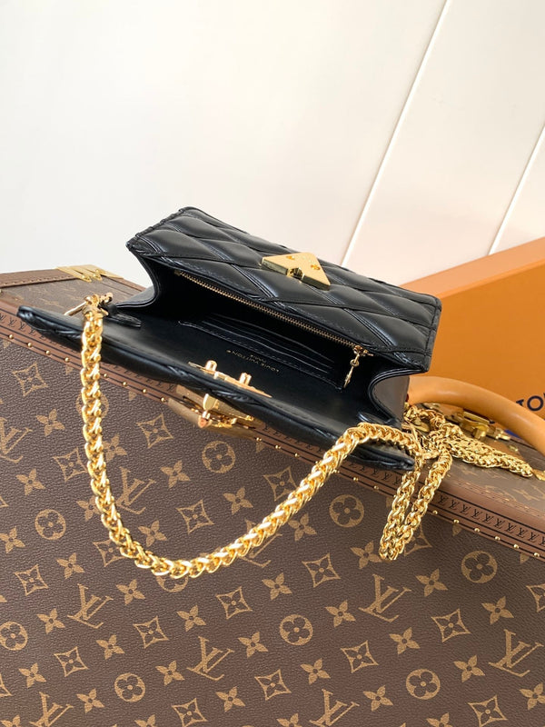 LV WOC Go-14 20cm Black Sheepskin GHW