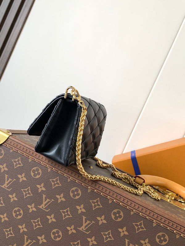 LV WOC Go-14 20cm Black Sheepskin GHW