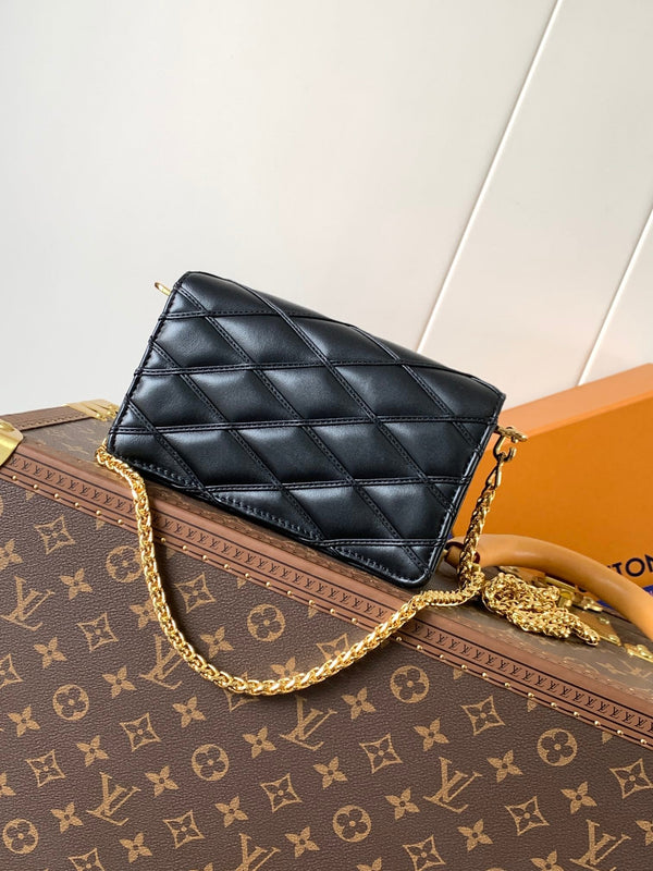 LV WOC Go-14 20cm Black Sheepskin GHW