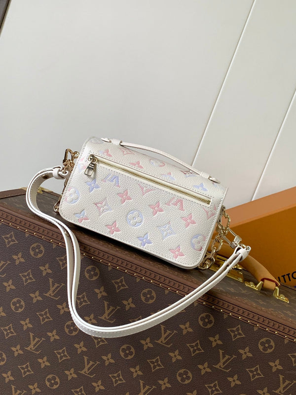 LV 25s Pochette Métis East West Dream Monogram Embossed Cowhide-Light GHW