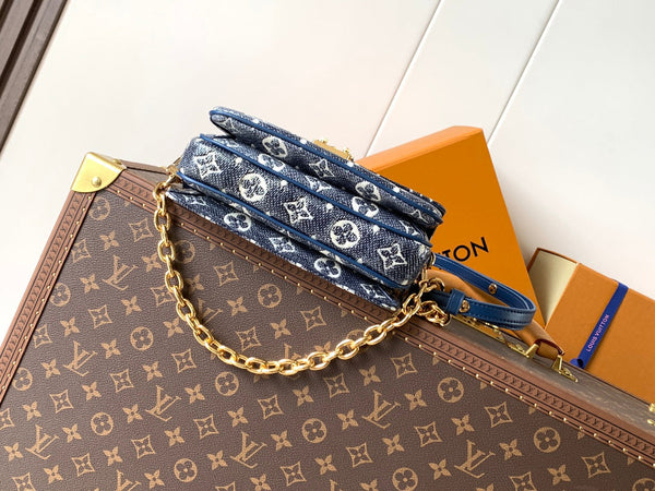 LV Pochette Métis East West 21.5cm Blue Monogram Canvas GHW