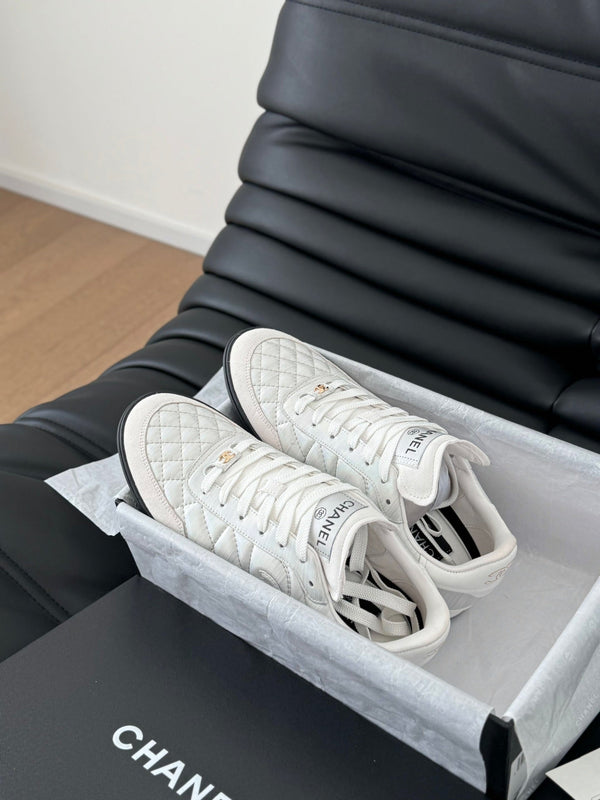 SNEAKER CC IN PELLE DI AGNELLO BIANCA RICAMATA