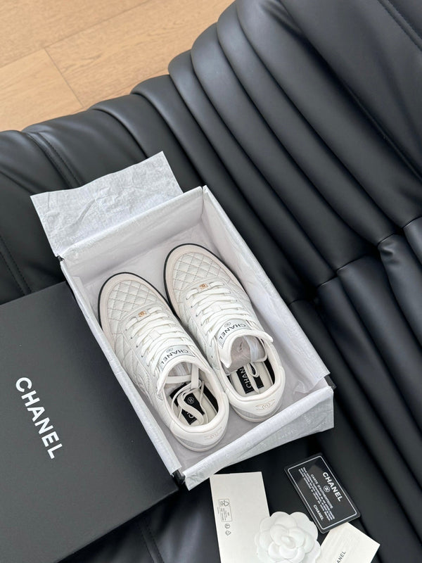 SNEAKER CC IN PELLE DI AGNELLO BIANCA RICAMATA