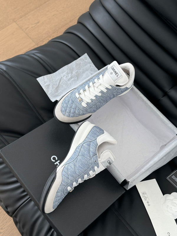 SNEAKER CC IN PELLE DI AGNELLO RICAMATA BIANCA E AZZURRA