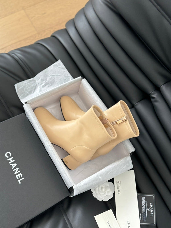 Stivaletto CC in pelle di vitello beige