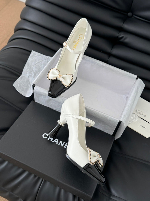CC POINTED TOE HIGH HEELS IN WHITE MIX BLACK LAMBSKIN GOLD HARDWARE