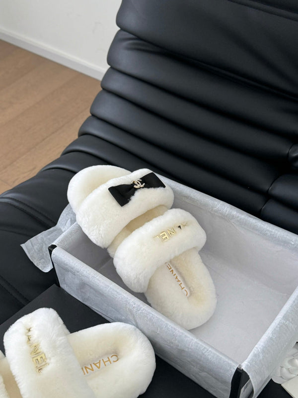 CC DAD SANDAL MULE IN PILE BIANCO CON FERRAMENTA ORO