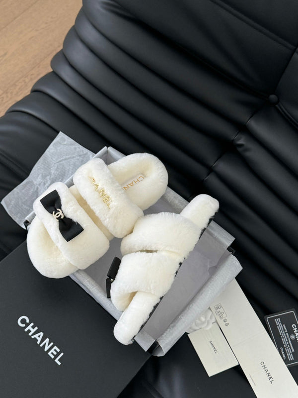 CC DAD SANDAL MULE IN PILE BIANCO CON FERRAMENTA ORO