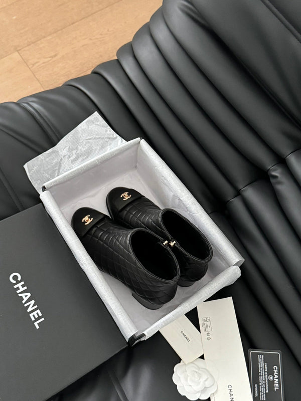 CC SHORT BOOTS 65 MM IN BLACK QUILTED PATTERN LAMBSKIN