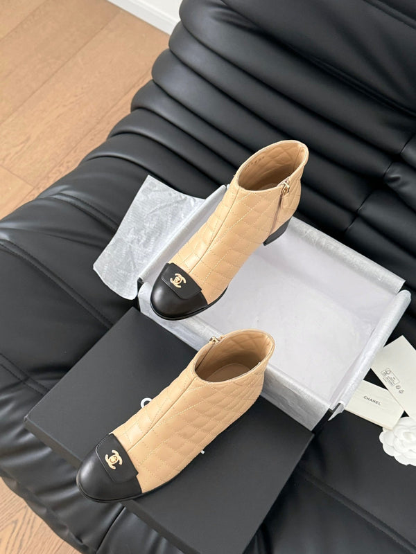 STIVALI CC CORTI 65 MM IN PELLE DI AGNELLO CON MOTIVO TRAPUNTATO NERO E BEIGE SEPPIA