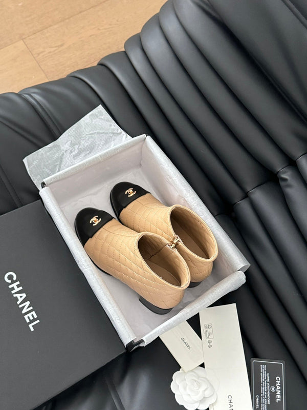 STIVALI CC CORTI 65 MM IN PELLE DI AGNELLO CON MOTIVO TRAPUNTATO NERO E BEIGE SEPPIA