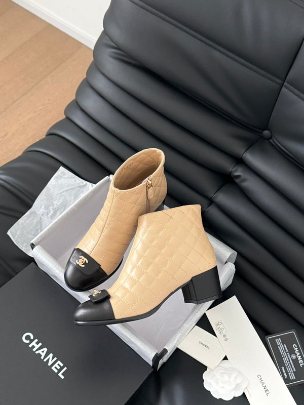 STIVALI CC CORTI 65 MM IN PELLE DI AGNELLO CON MOTIVO TRAPUNTATO NERO E BEIGE SEPPIA