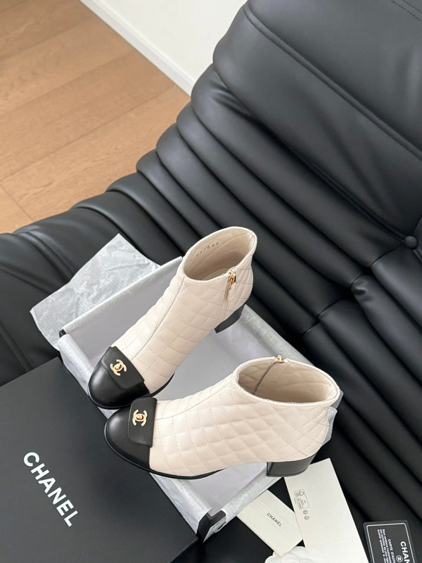 STIVALI CC CORTI 65 MM IN PELLE DI AGNELLO CON MOTIVO TRAPUNTATO BIANCO E NERO