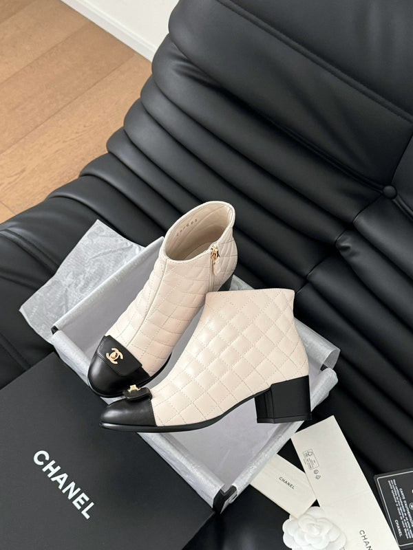 STIVALI CC CORTI 65 MM IN PELLE DI AGNELLO CON MOTIVO TRAPUNTATO BIANCO E NERO