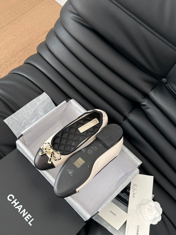 CC Ballet Flats In White Lambskin 143532