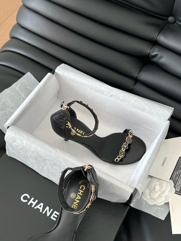 SANDALO TACCO ALTO 7,5 MM IN PELLE DI MONTONE NERA CON ADESIVI