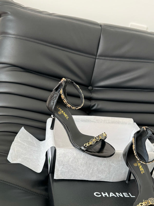 SANDALO TACCO ALTO 7,5 MM IN PELLE DI MONTONE NERA CON ADESIVI