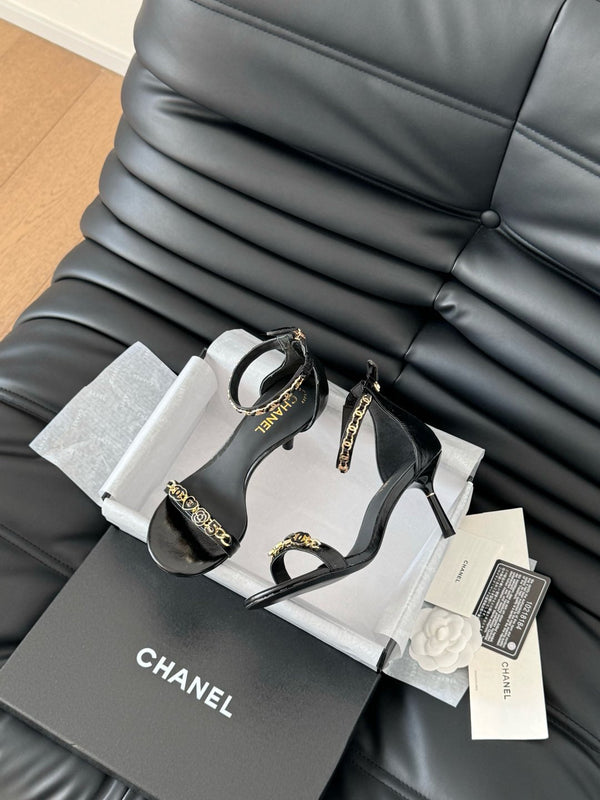 SANDALO TACCO ALTO 7,5 MM IN PELLE DI MONTONE NERA CON ADESIVI