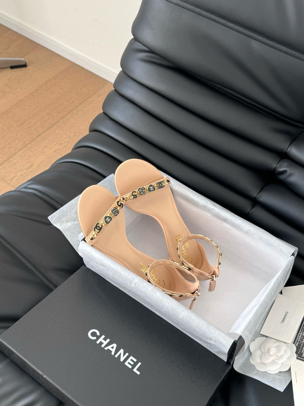 SANDALO TACCO MEDIO 35 MM IN PELLE DI MONTONE COLOR NUDE CON ADESIVI