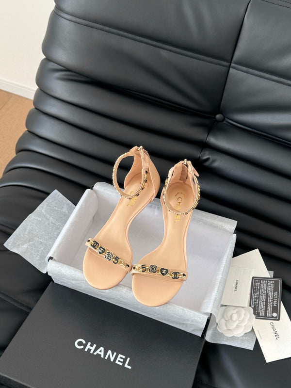 SANDALO TACCO MEDIO 35 MM IN PELLE DI MONTONE COLOR NUDE CON ADESIVI