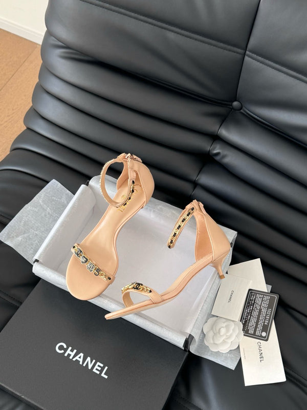 SANDALO TACCO MEDIO 35 MM IN PELLE DI MONTONE COLOR NUDE CON ADESIVI