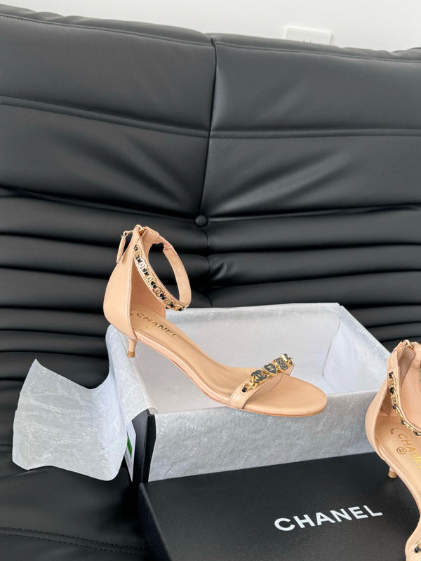 SANDALO TACCO MEDIO 35 MM IN PELLE DI MONTONE COLOR NUDE CON ADESIVI