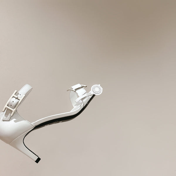 Sandali con fibbia HM in pelle di vitello bianca 308165