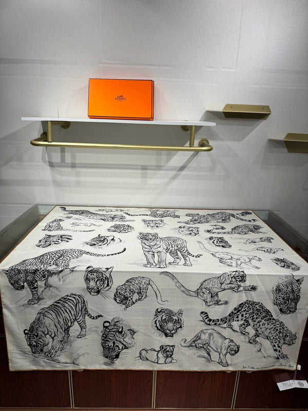 Dans L'atelier De Robert Dallet Sacrf 140 CM In White Black Cashmere And Mulberry Silk 379768