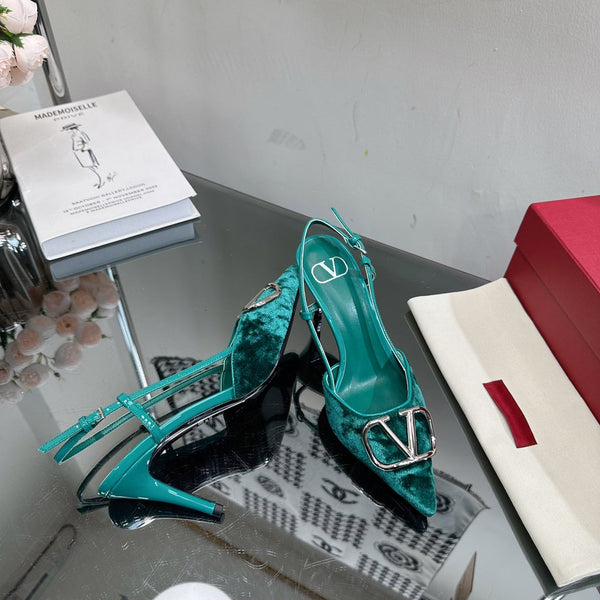 Vlogo Signature Slingback in pelle di vitello e velluto verde scuro