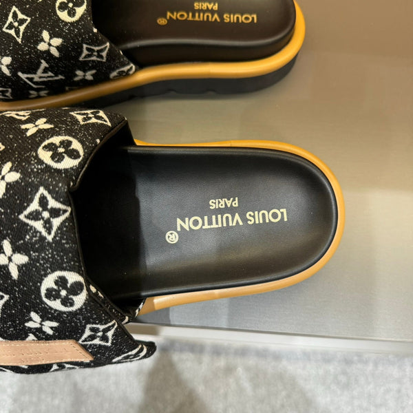 LV VELCRO SLIPPERS IN BLACK MIX WHITE MONOGRAM JACQUARD