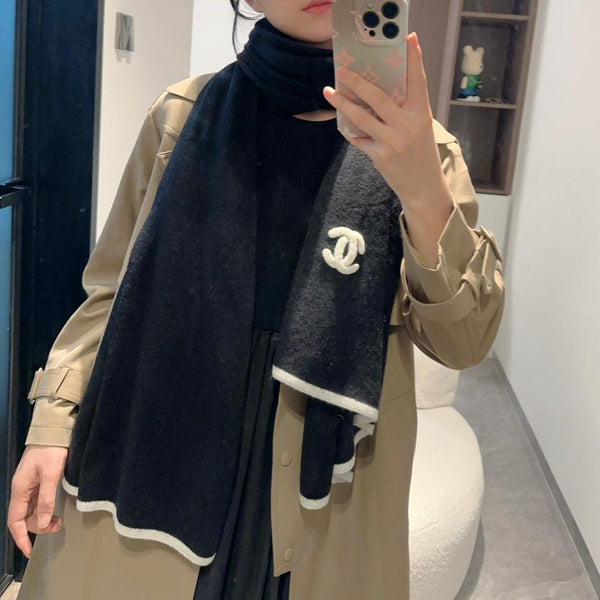 SCIARPA 200 CM IN CASHMERE NERO E LOGO BIANCO 401978